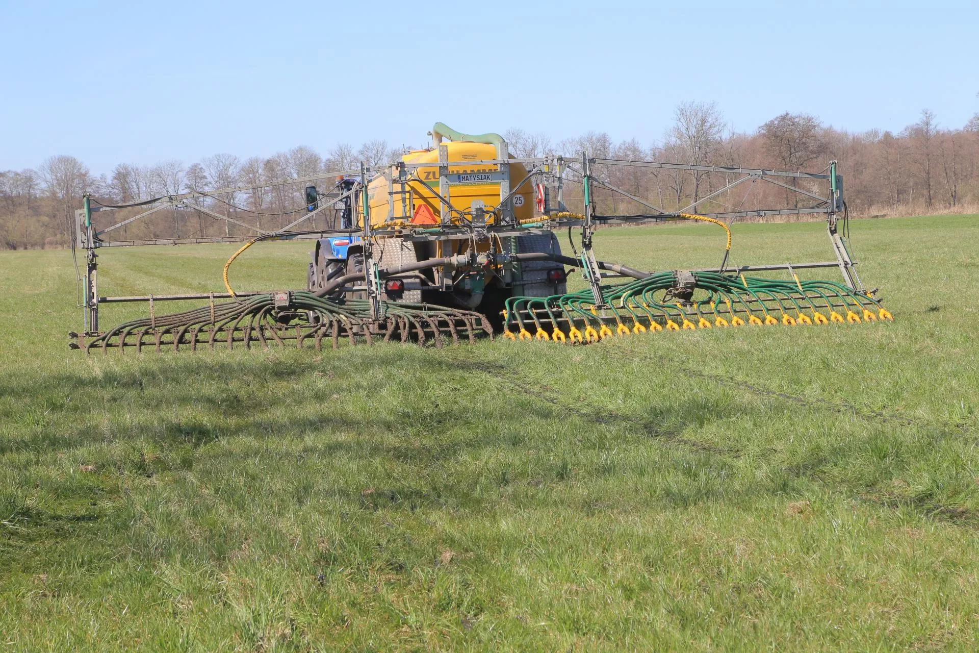 Rolnicy mogą zyskać 270 zł/ha. Ten sprzęt pomaga spełnić ekoschemat