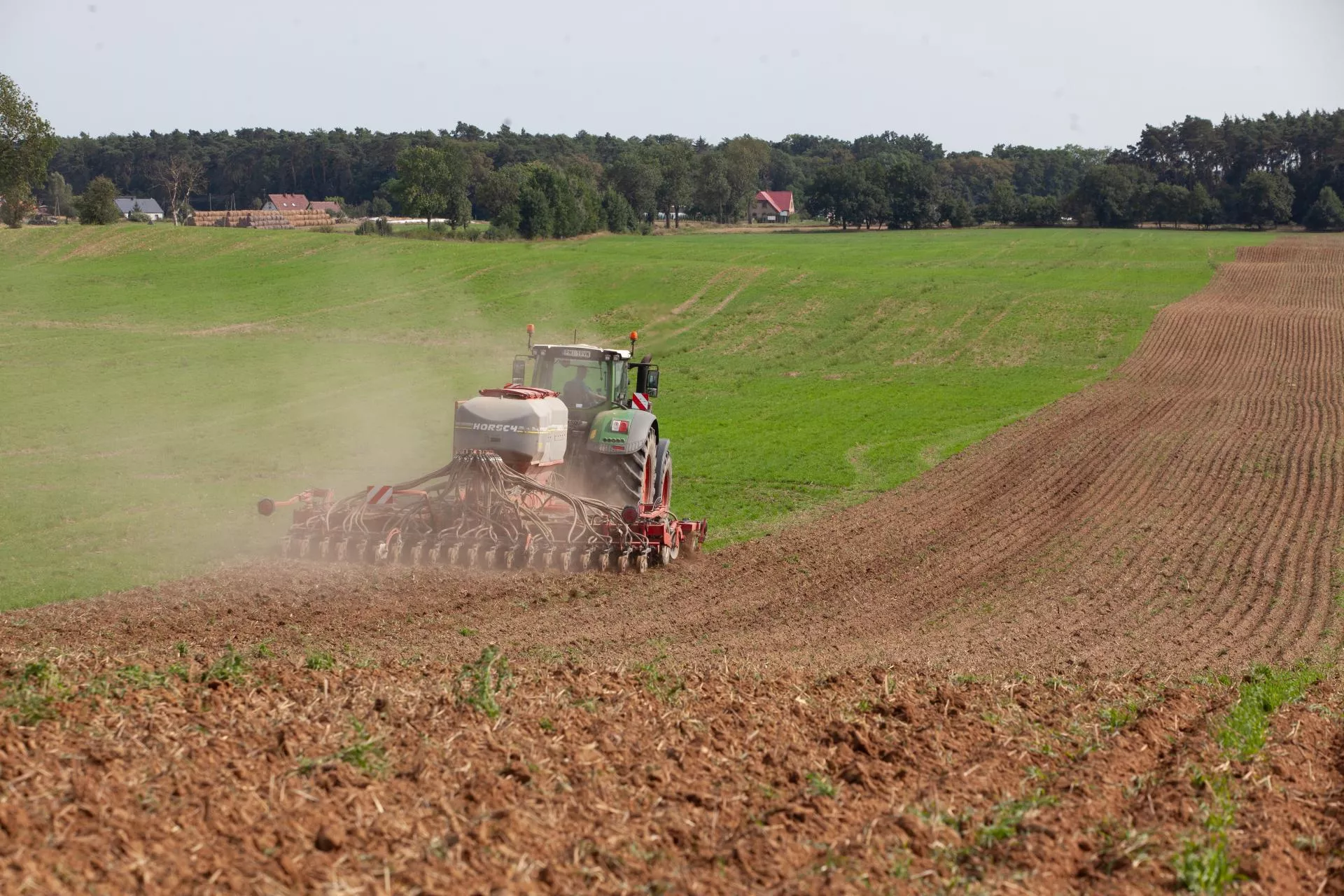 Czy dzierżawa ziemi daje prawo do KRUS? Sprawdź warunki