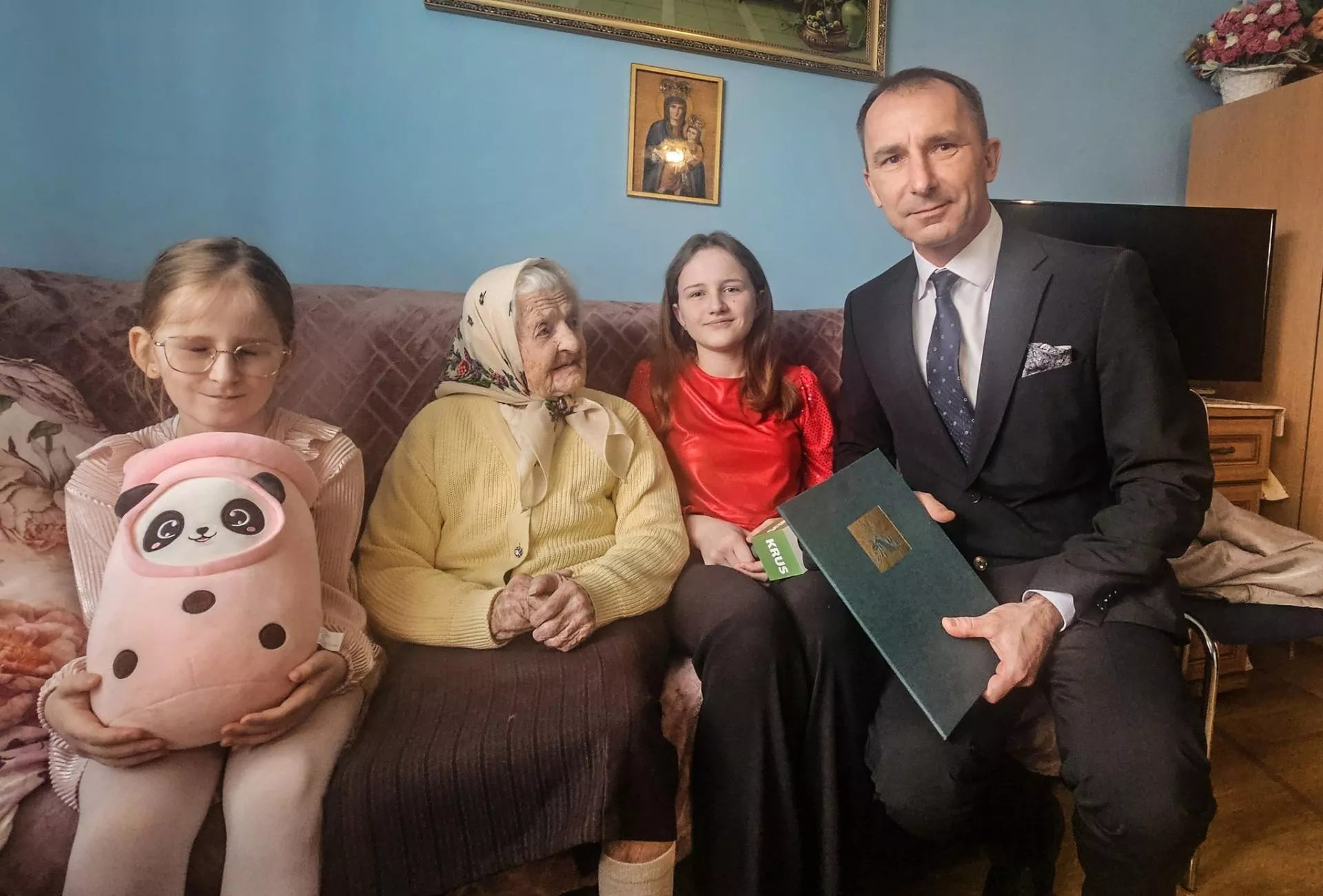 Najstarsza emerytka-rolniczka ma 111 lat. Prezes KRUS przyjechał na urodziny