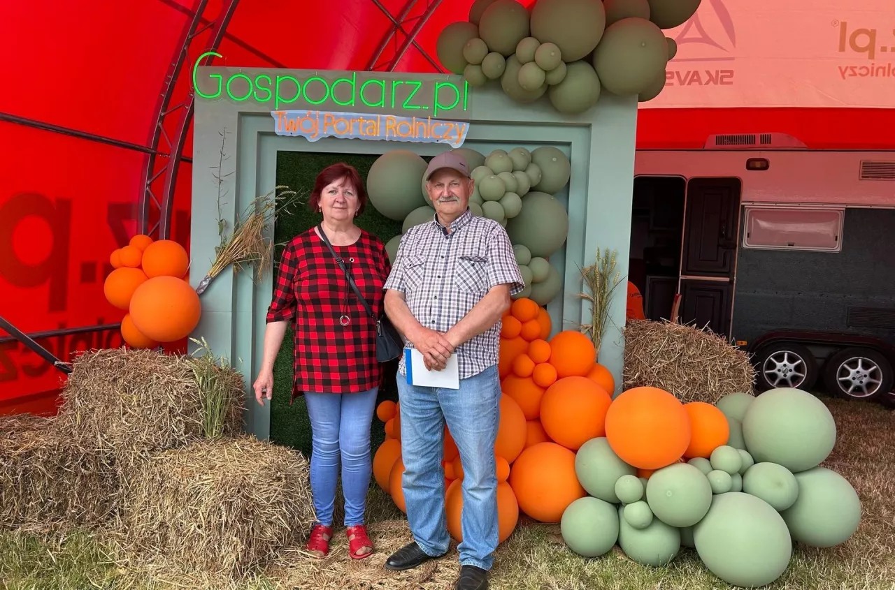 Pisze wiersze podczas dojenia krów. Historia niezwykłej rolniczki z Podlasia
