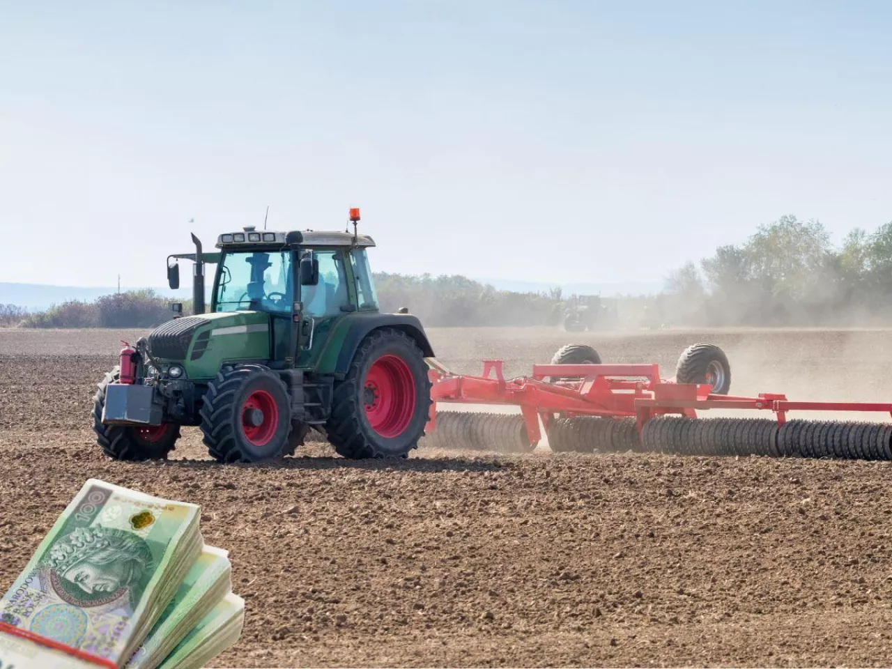 pole, traktor, banknoty po lewej na dole w rogu
