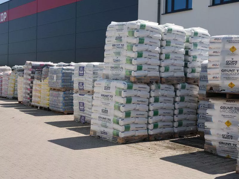 Zamówienia nawozów wstrzymane, rolnicy w napięciu. Grupa Azoty dementuje