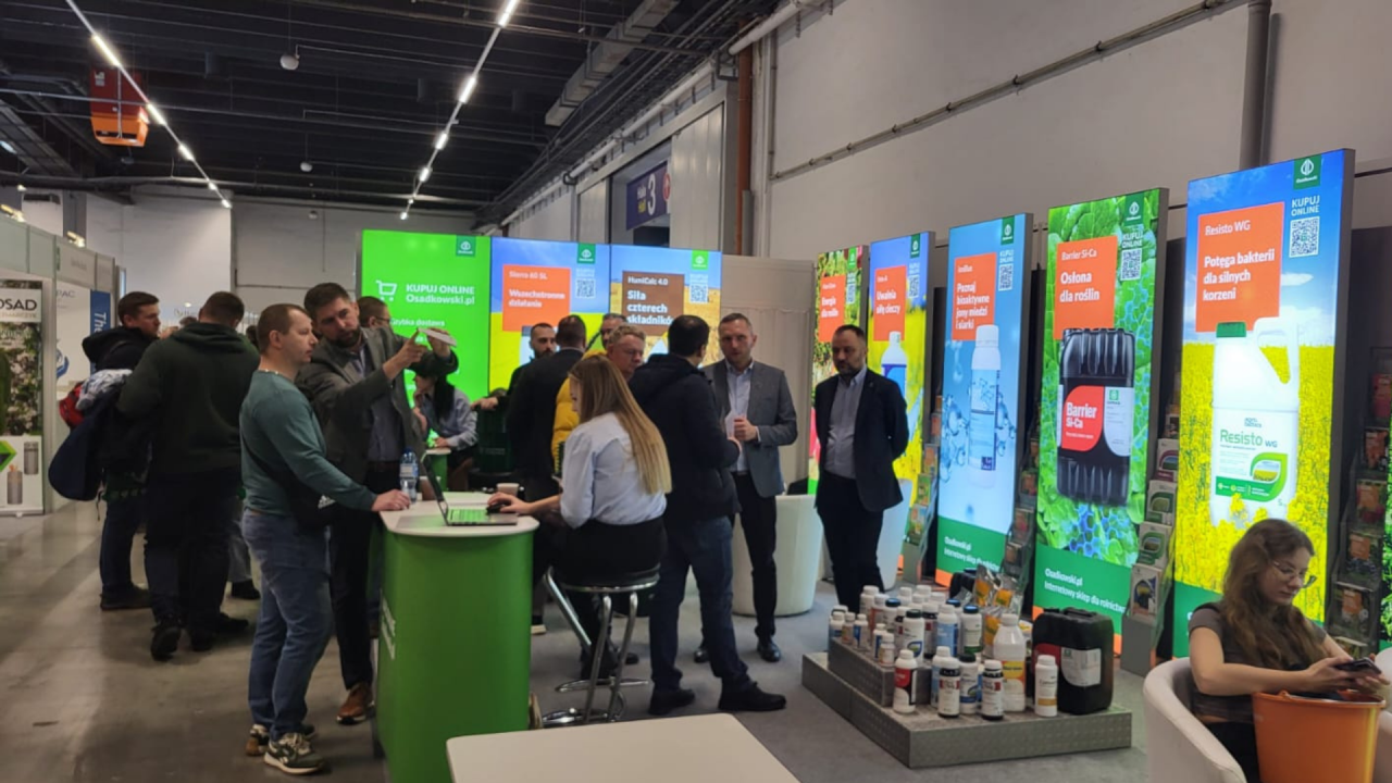 Targi TSW odbyły się w styczniu br., kiedy w głowie każdego rolnika był niepokój o skutki siarczystych mrozów. O tym i możliwościach wsparcia roślin rozmawiano na stoisku firmy Osadkowski