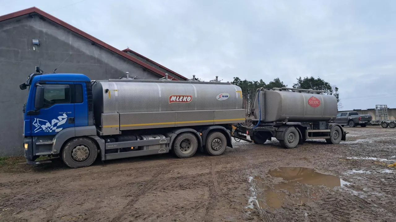 Odbiór mleka wykonuje sama spółdzielnia nie korzystając z żadnych usług, OSM Sierpc posiada flotę nowoczesnych cystern do zbiórki mleka