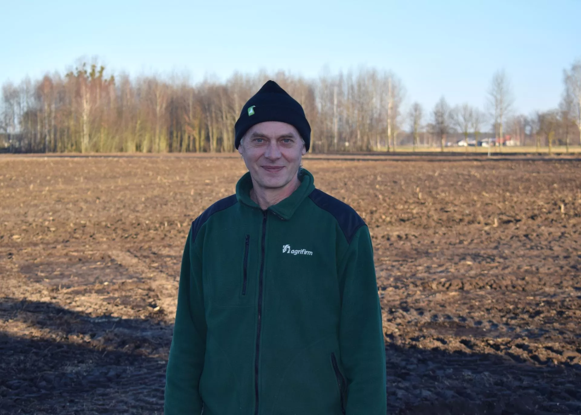 80 krów doi w 1,5 godziny. "To dzięki wspólnej pracy"