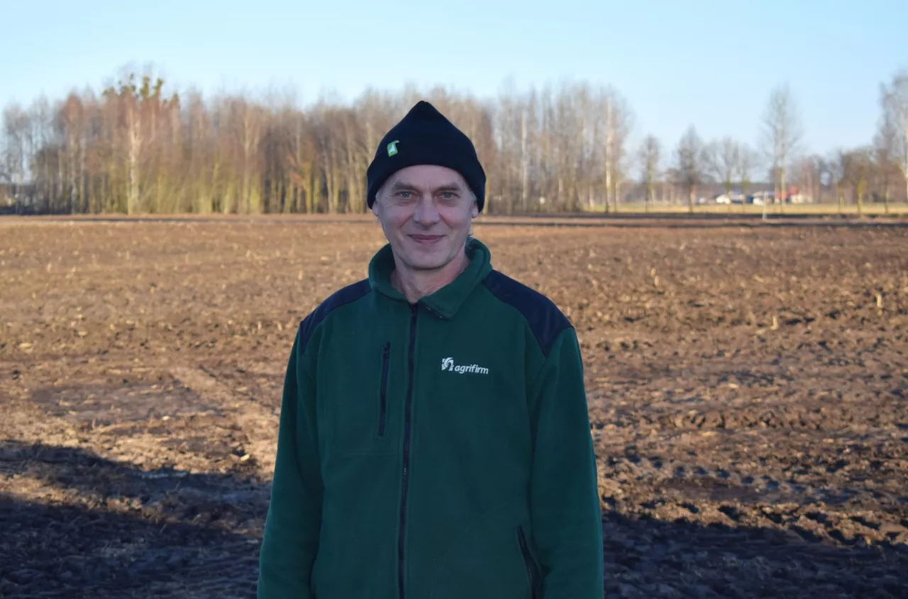 80 krów doi w 1,5 godziny. "To dzięki wspólnej pracy"