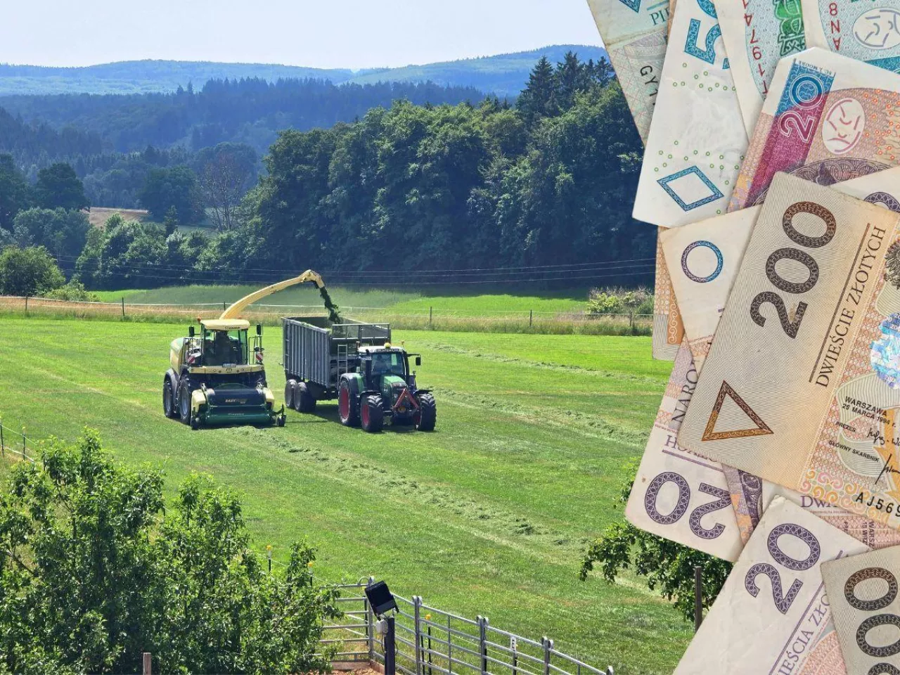 maszyny rolnicze pracujące na polu, po prawej polskie banknoty