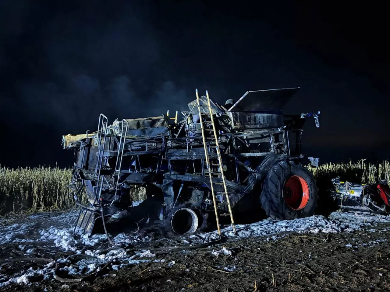 Kombajn spłonął doszczętnie