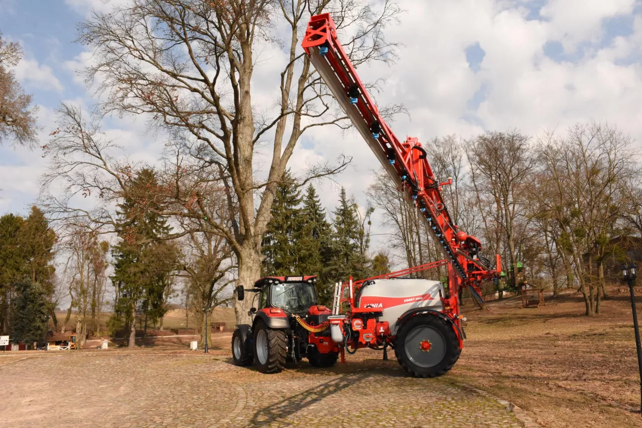 Unia uzupełniła ofertę produkowanych opryskiwaczy o linię mniejszych maszyn Egret. Dostępne pojemności zbiorników to 2, 2,5 i 3 tys. l