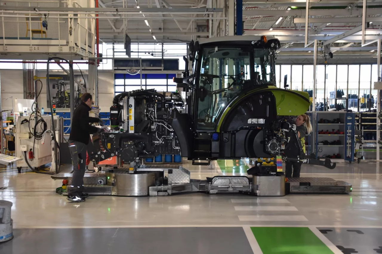 Wszystkie ciągniki w fabryce produkowane są pod konkretne zamówienia. CLAAS nie tworzy zapasów traktorów