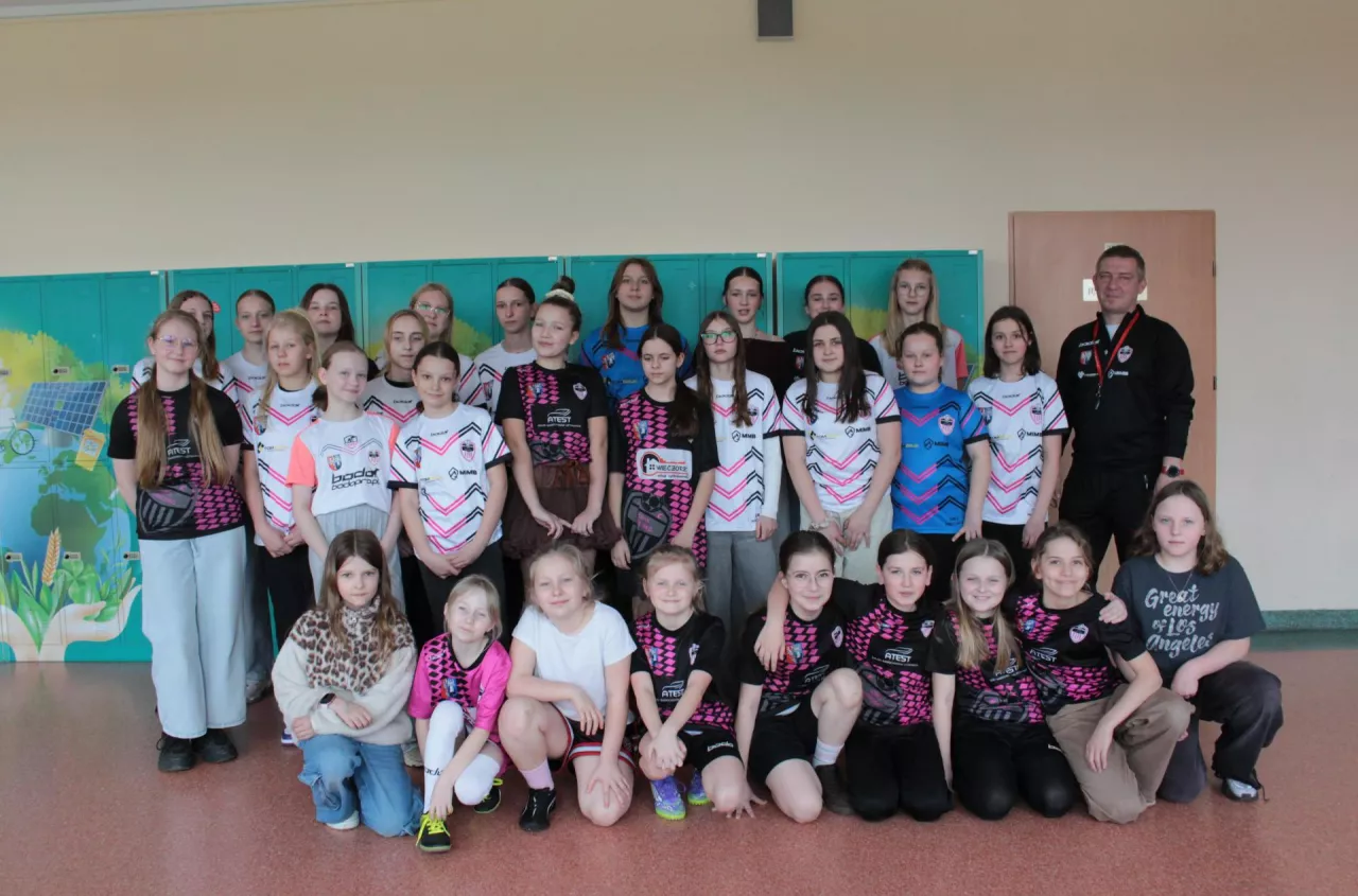 Dziewczyny z małej wsi podbiły Polskę. Teraz trenują jak Barcelona