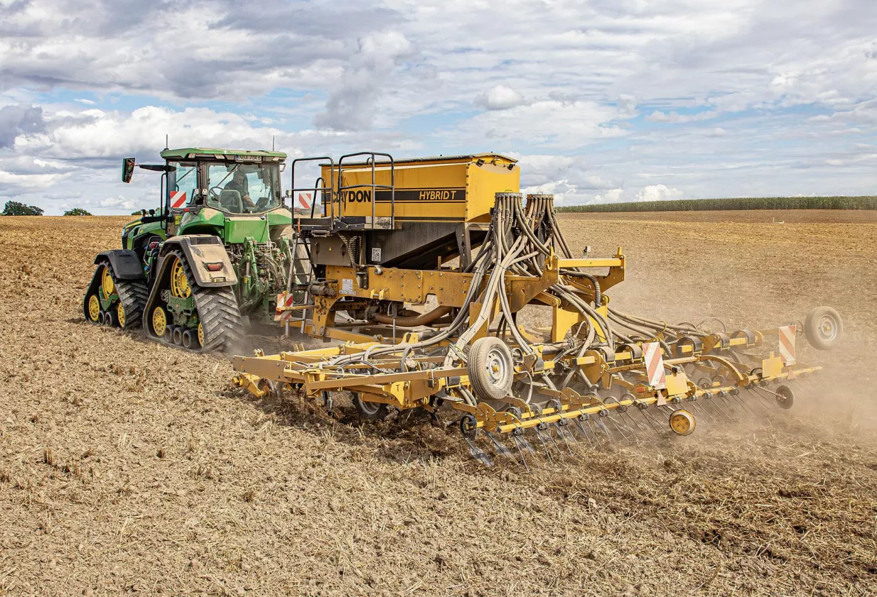 siewnik pasowy Claydon Hybrid 6T