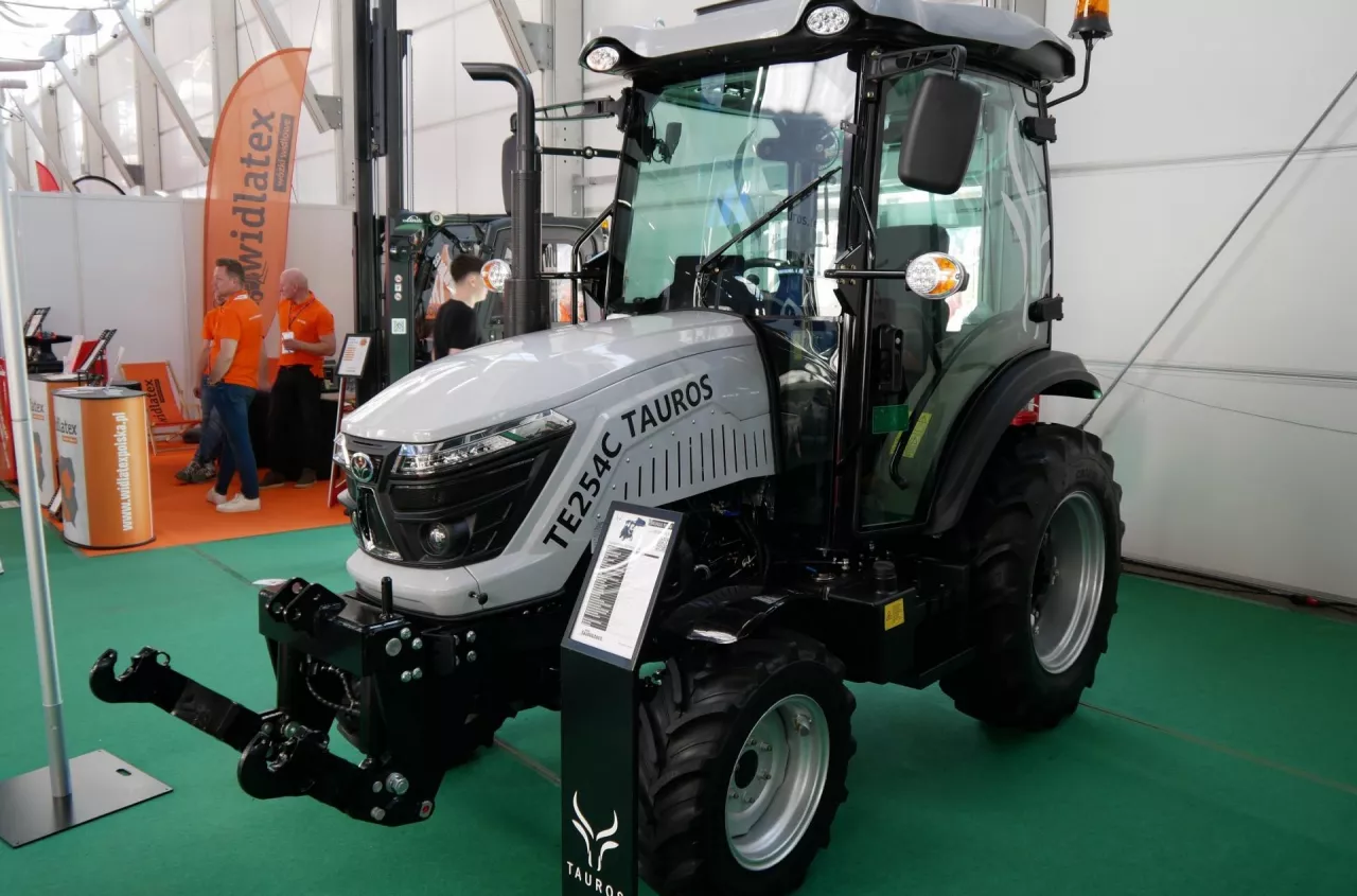 Nowe tanie ciągniki z Czech. Tauros pokazuje traktory za 39 tys. zł