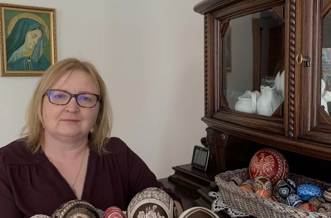 Pisanki z ciągnikiem? Ta rolniczka robi cuda na skorupkach