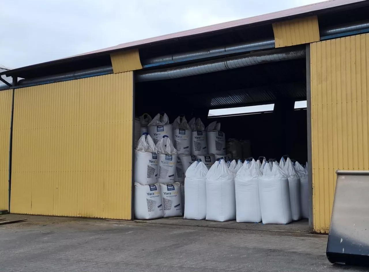 magazyn z nawozami, nawozy, wiata