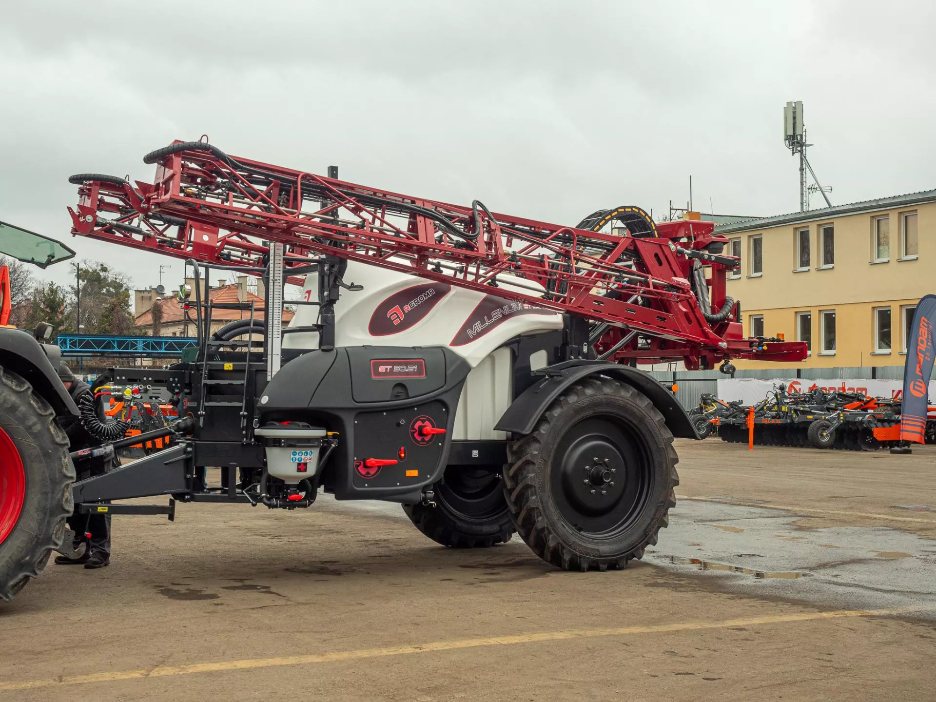 Nowe opryskiwacze w Polsce. Znamy ceny i szczegóły maszyn Mandam