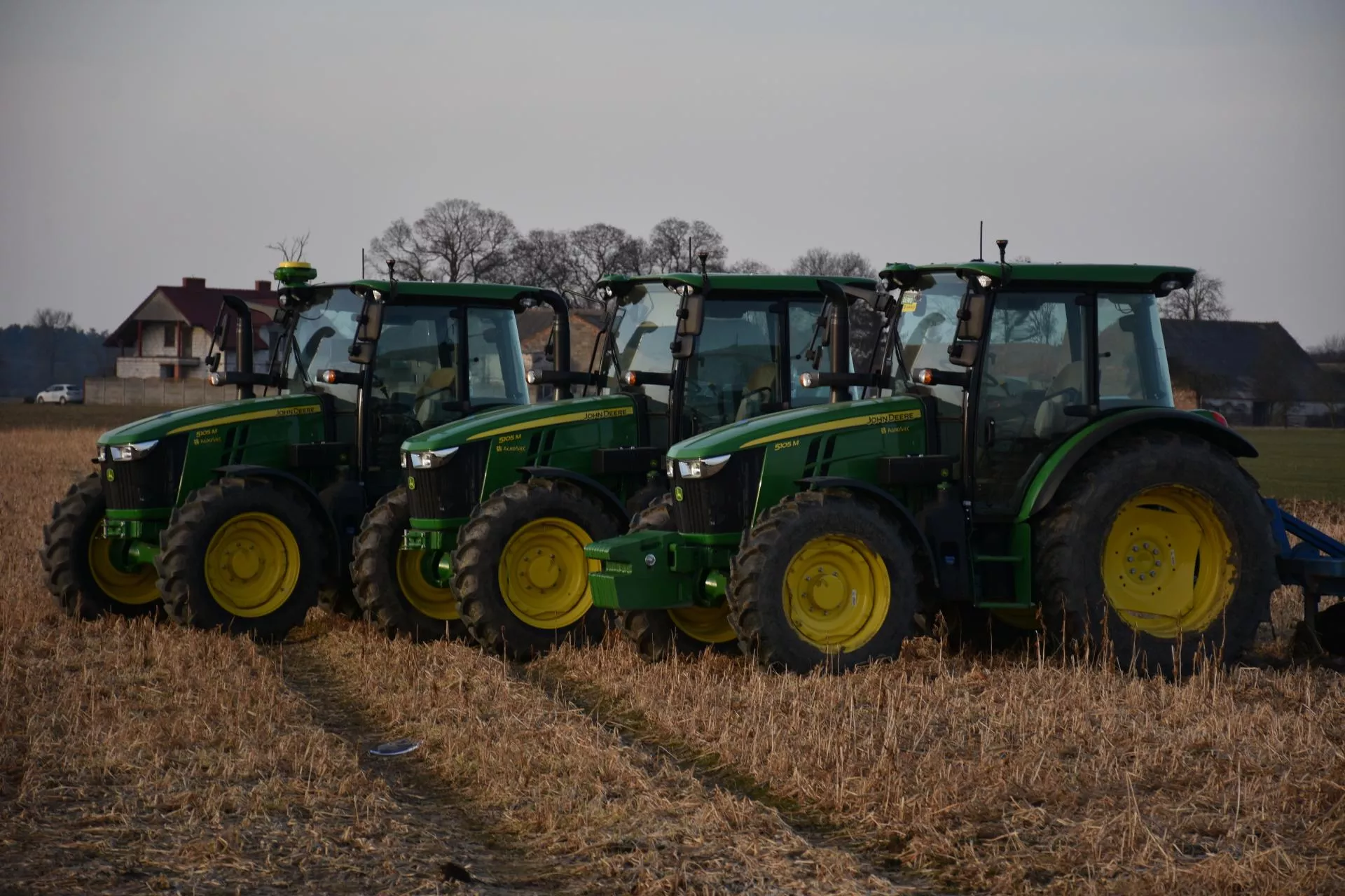 Która skrzynia do John Deere 5105M? Test pokazuje wyraźnego faworyta