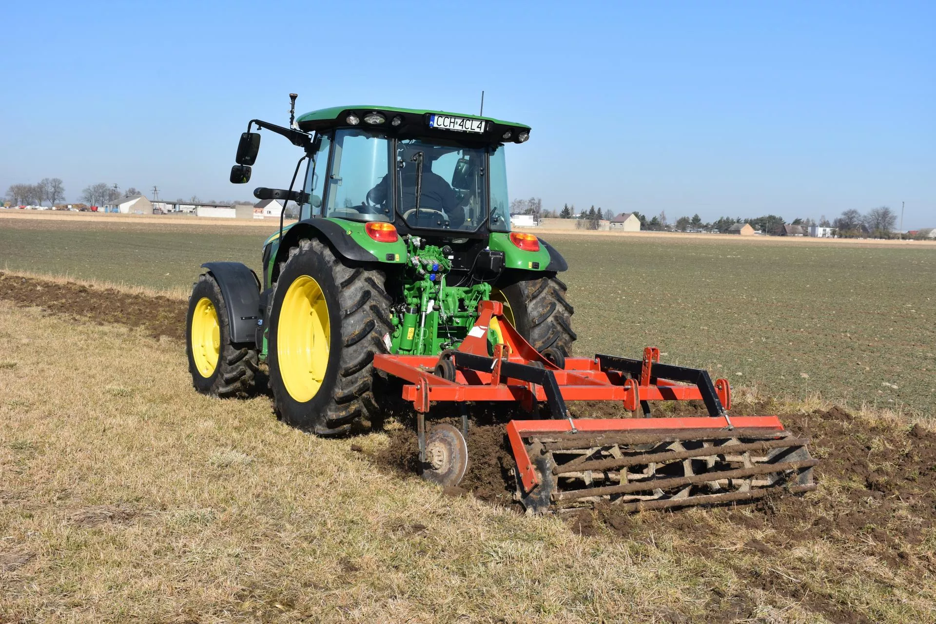 Która skrzynia w John Deere najlepsza? Sprawdziliśmy w polu i transporcie