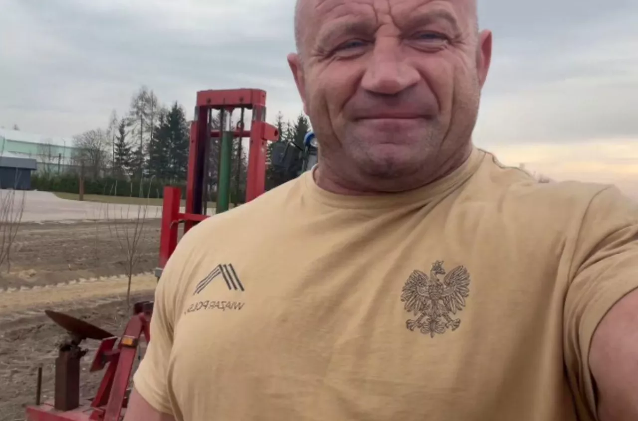 Pudzian ruszył w pole. Sam sadzi drzewka: „Nogi też muszą pracować”