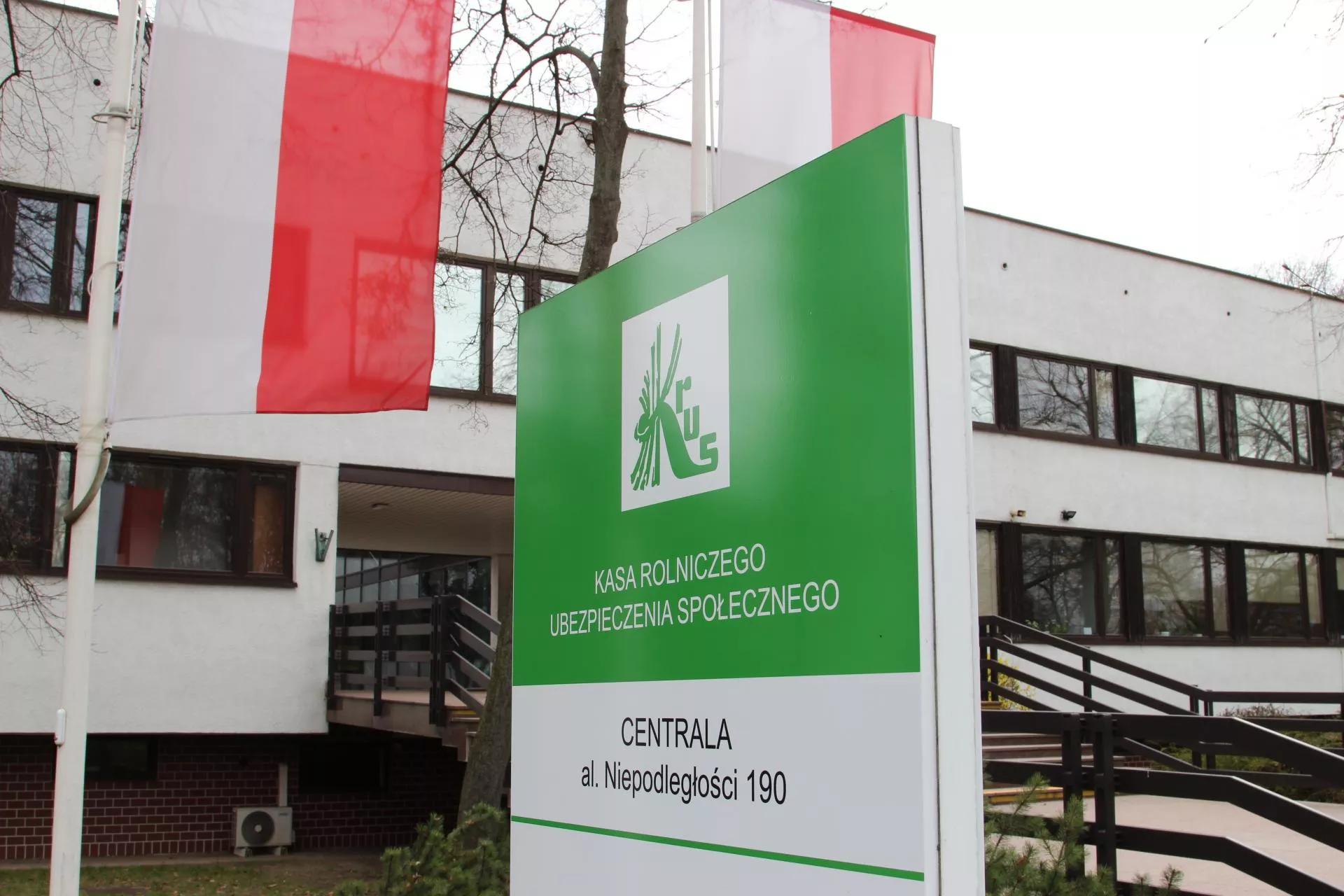 Prawie 2000 zł dla rolników już w kwietniu. KRUS rusza z wypłatami