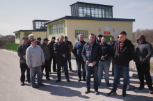 Rolnicy z Rzędzian i okolic obawiają się, że odbudowa progu doprowadzi do piętrzenia wody i zalania pól, jak miało to miejsce w przeszłości