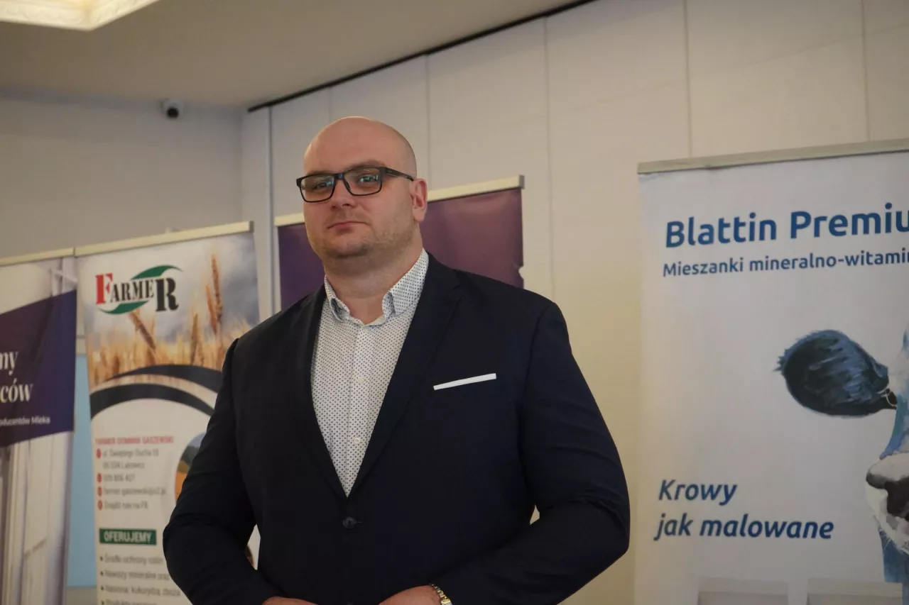 Jeśli chcemy sprawdzić stado pod kątem kwasicy, badajmy krowy między 20, a 40 dniem laktacji,z najwyższą dawką paszy z robota. To one bowiem za błędy żywieniowe” płacą” jako pierwsze - twierdzi dr inż Piotr Kliś________________________________________