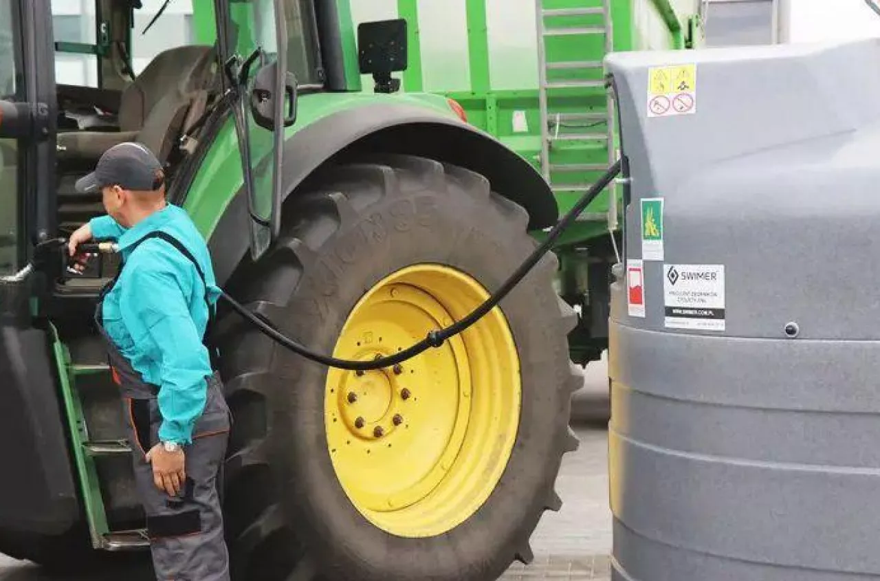 Będzie 2 zł dopłaty do paliwa i wyższy limit? Jest odpowiedź ministerstwa