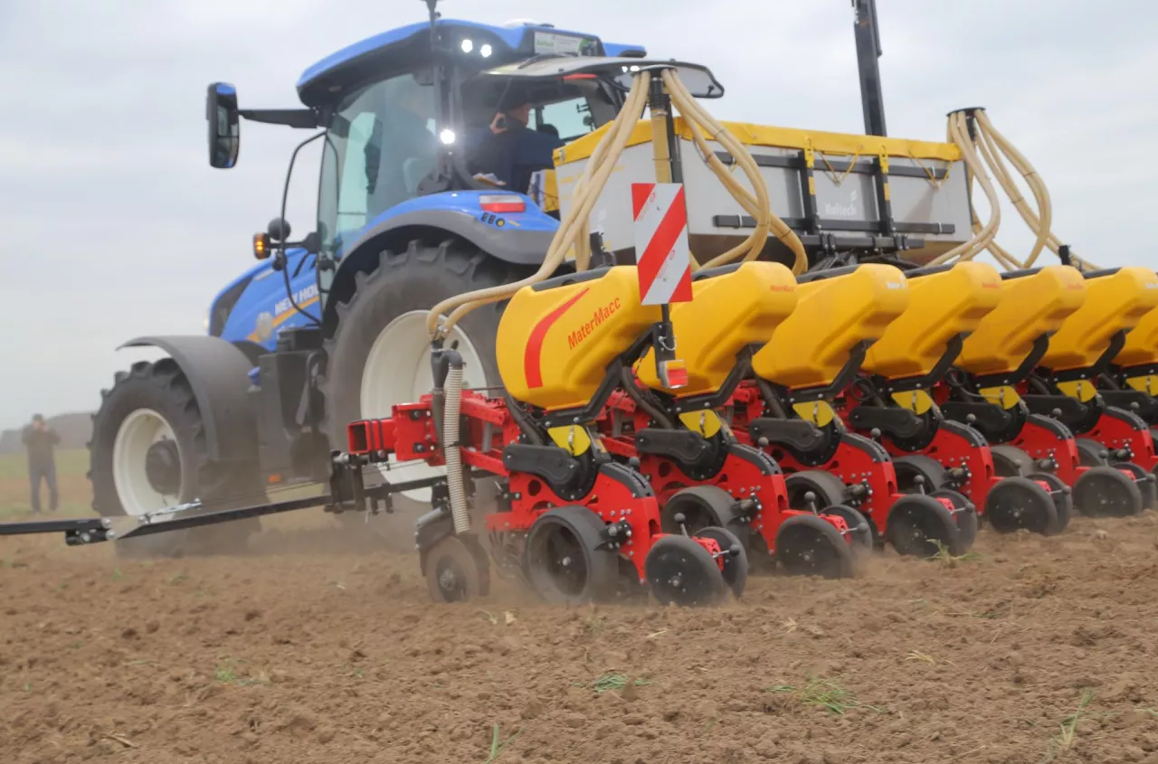 Ten błąd przy siewie kukurydzy kosztuje choćby 280 zł/ha. Wielu go ignoruje