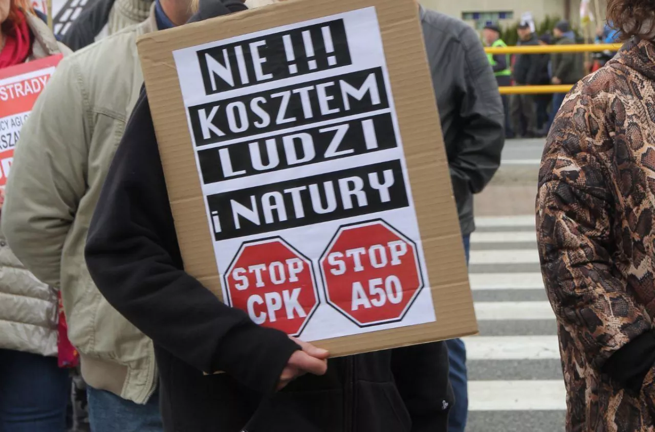 „Rozetną nam gospodarstwa”. Rolnicy wychodzą na drogę