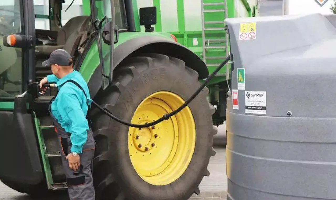 2 zł dopłaty do paliwa i wyższy limit? Ministerstwo odpowiada