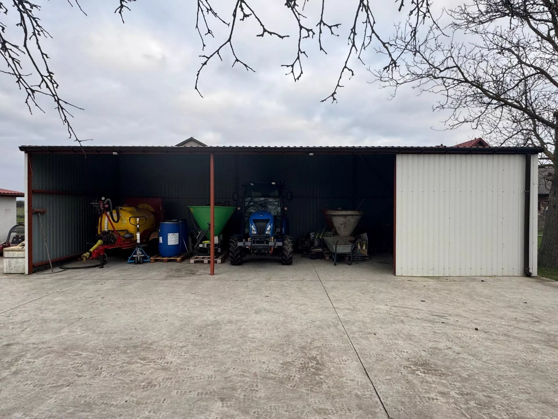 Wiata bez pozwolenia: będzie więcej niż 6 metrów? „Maszyny się nie mieszczą”