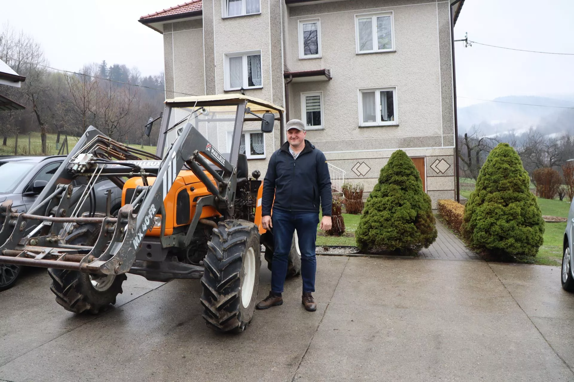 „Tu choćby ciągnik się topi”. 4 krowy i ciężka produkcja mleka w górach