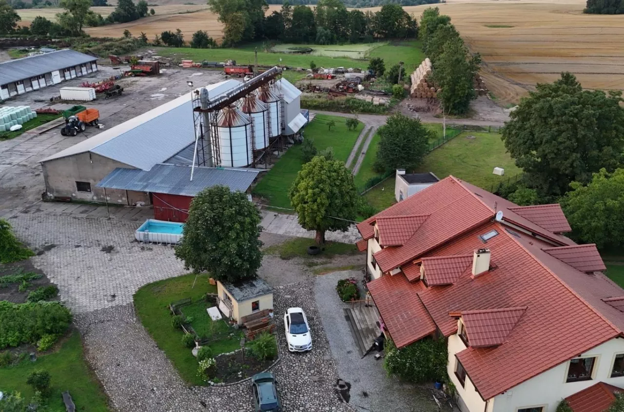 Kontrole, papiery i nerwy. Rolnik: czasem dnia brakuje, żeby wyjść w pole