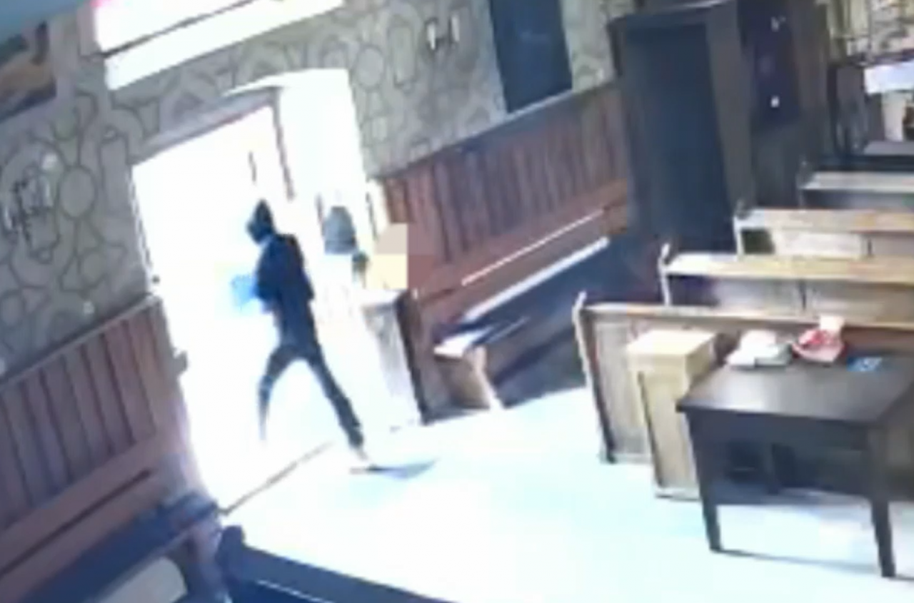 Po kradzieży schował się... pod folią rolniczą. Kryjówka okazała się kiepska