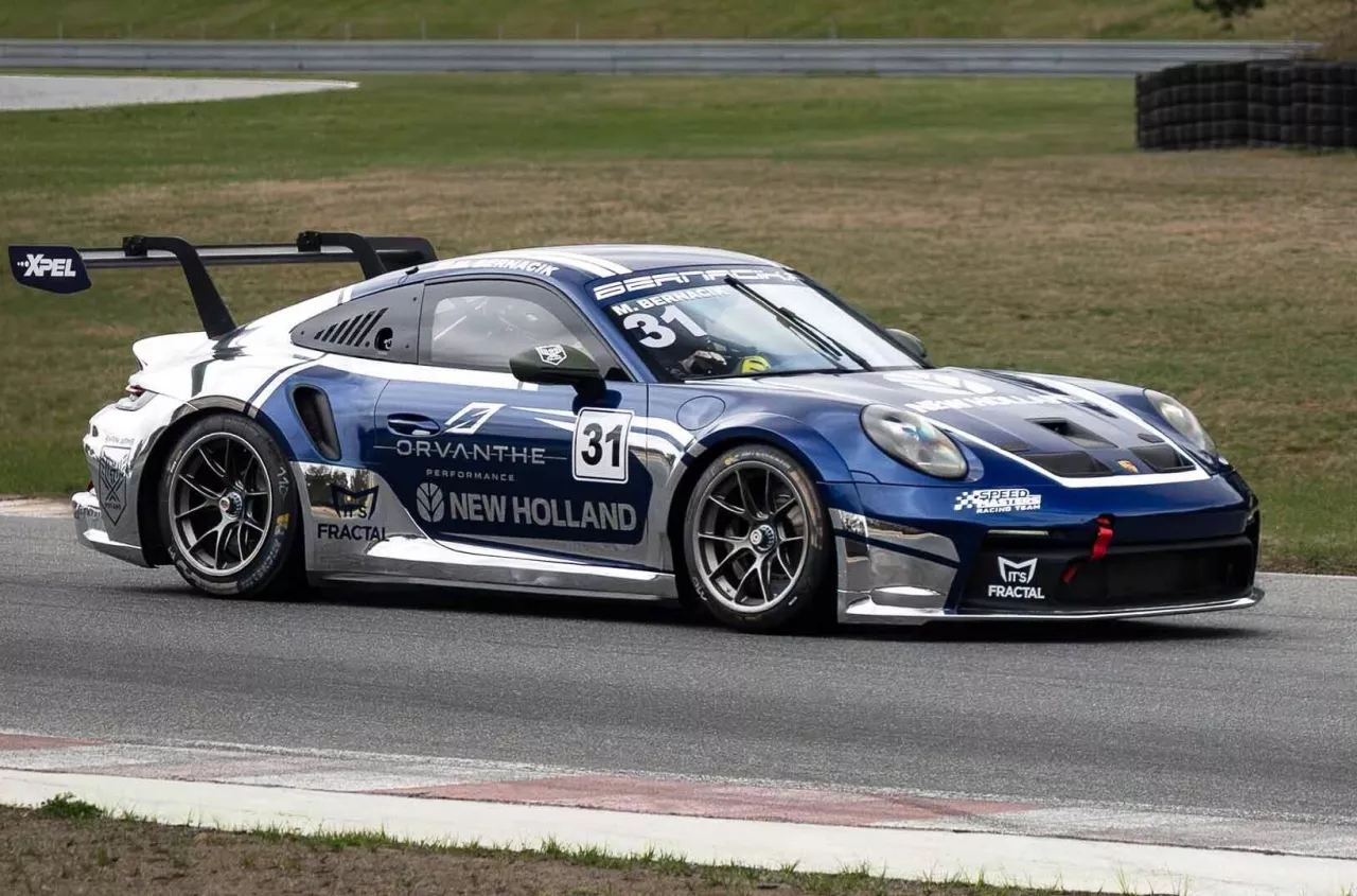 New Holland wchodzi w wyścigi. Znany kierowca pojedzie w barwach ciągnika