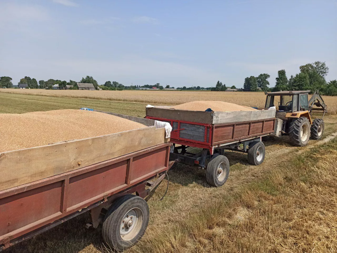 ciągnik z przyczepą