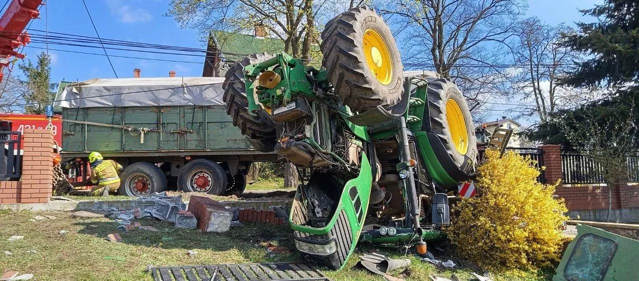 W wyniku wypadku dwie osoby trafiły do szpitala