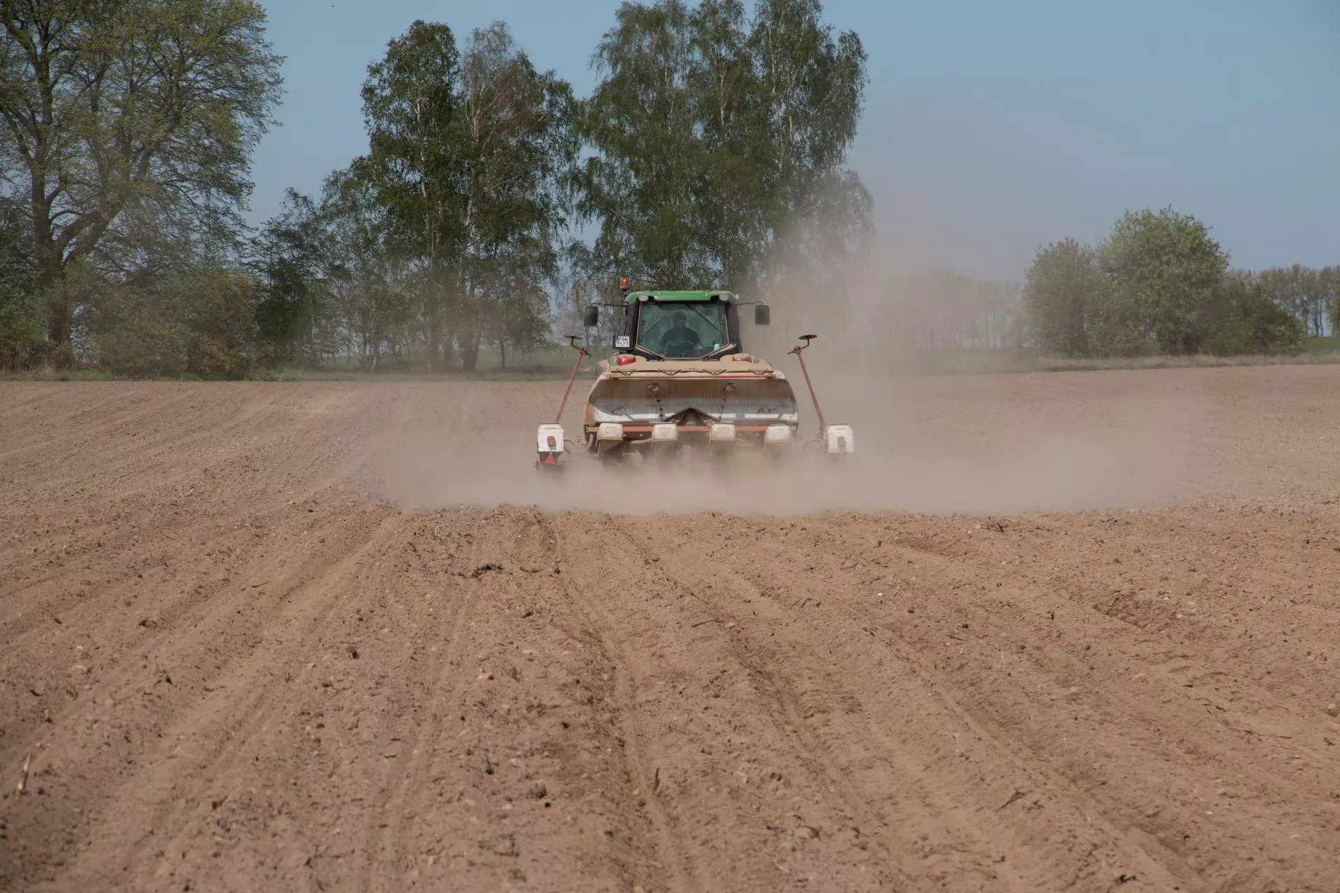 „Kukurydza może nie wzejść, rzepak jak zapałka”. Susza już niszczy uprawy