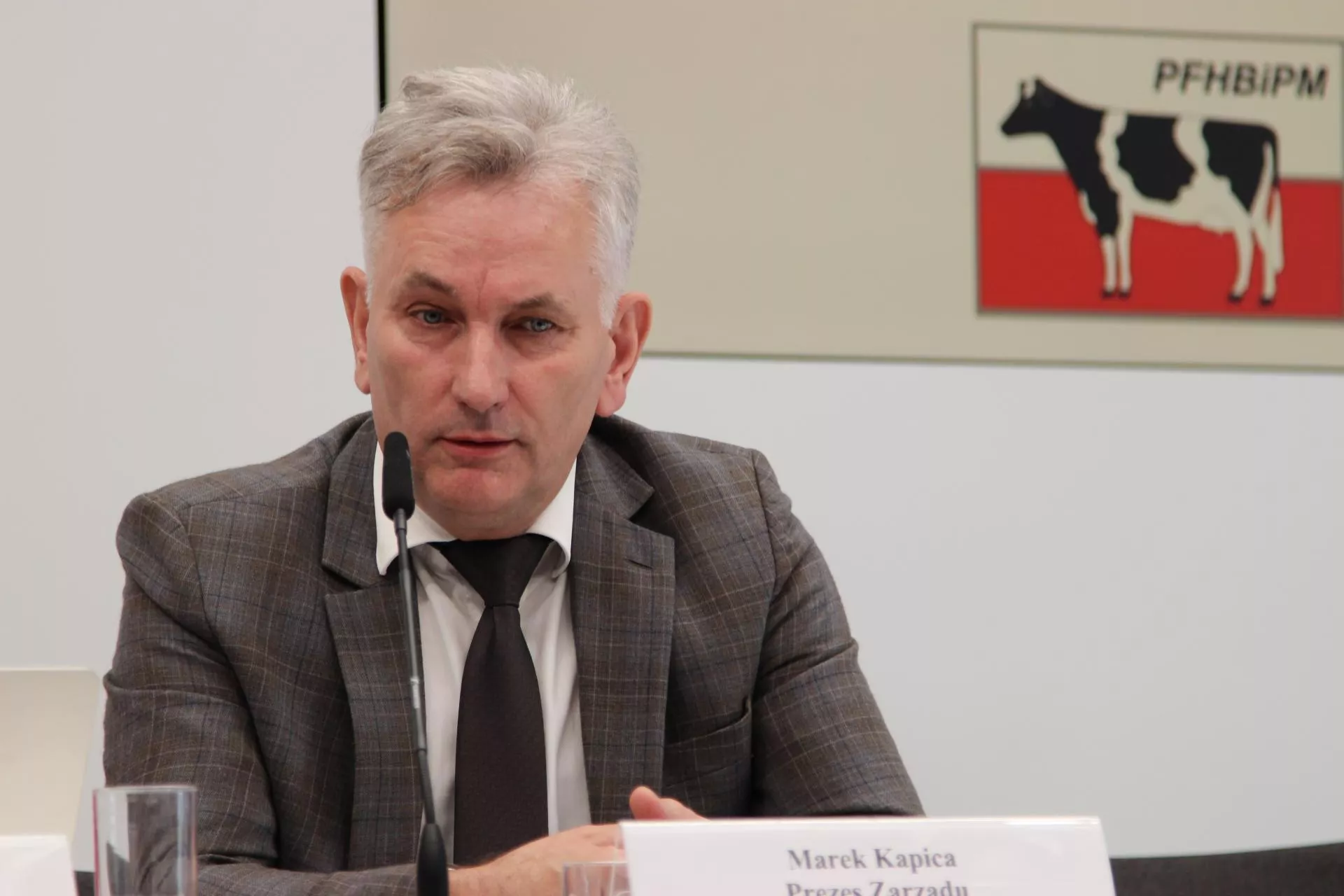 Prezes KZSM ostrzega: sytuacja w mleczarstwie nie jest dobra. „Nie zanosi się na poprawę”