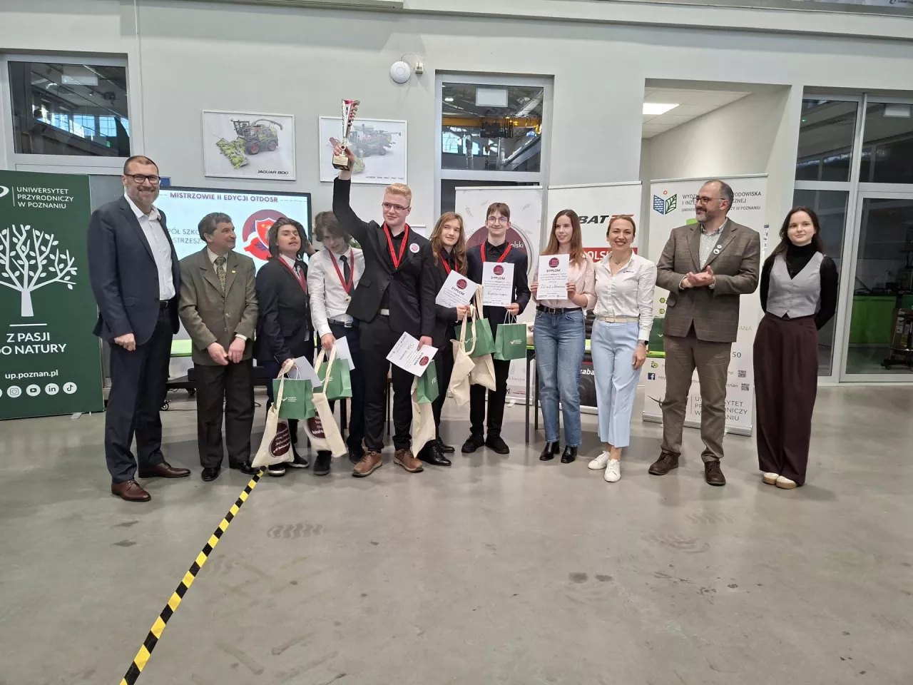 Zwycięzcą II Ogólnopolskiego Turnieju Debat Oksfordzkich Szkół Rolniczych został Zespół Szkół Nr 2 w Ostrzeszowie, którą reprezentowali Adam Gawełek, Wojciech Mak, Piotr Idzikowski, Artur Pawlak.