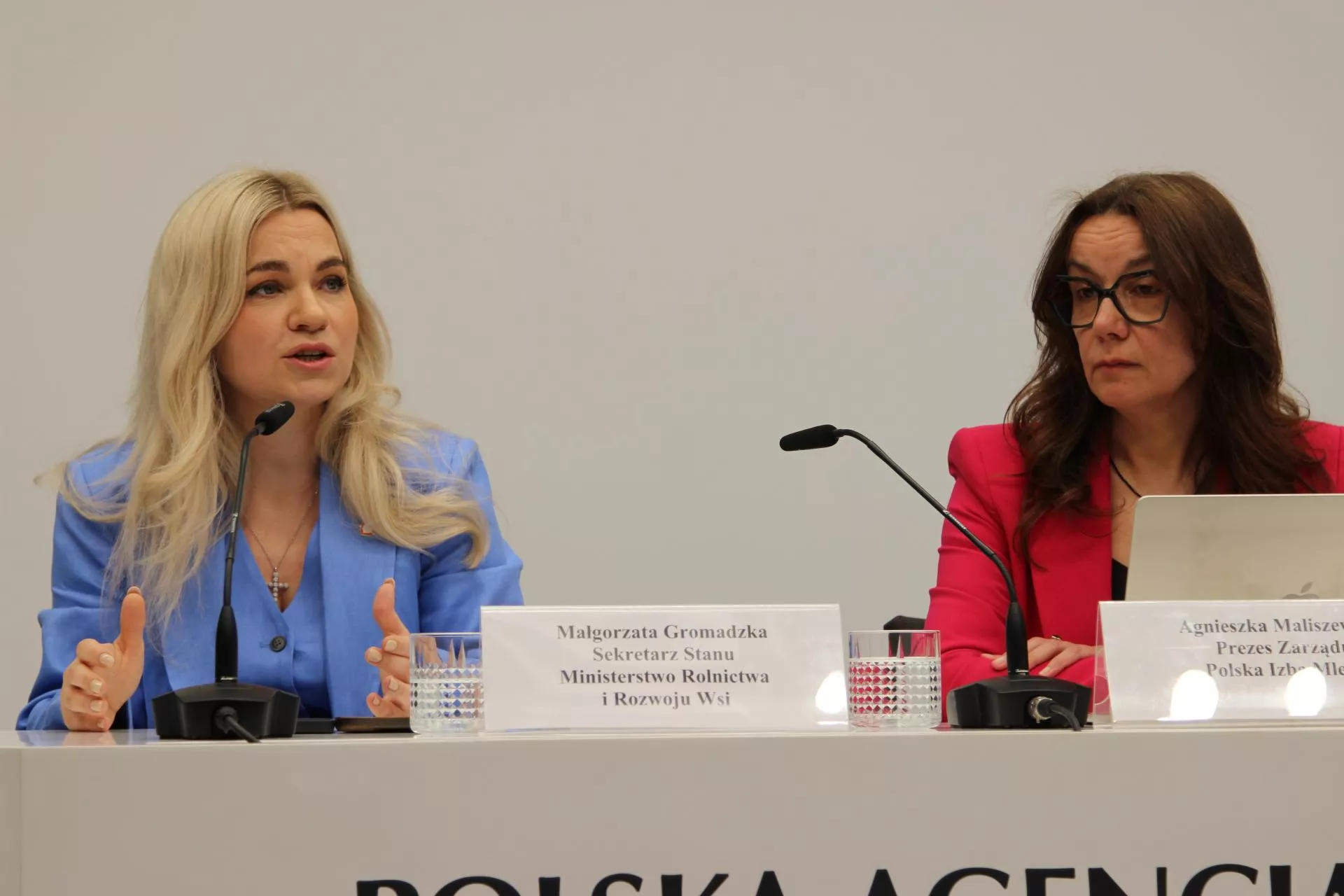 Polskie mleko zablokowane? Branża mówi „zero eksportu”, rząd zaprzecza