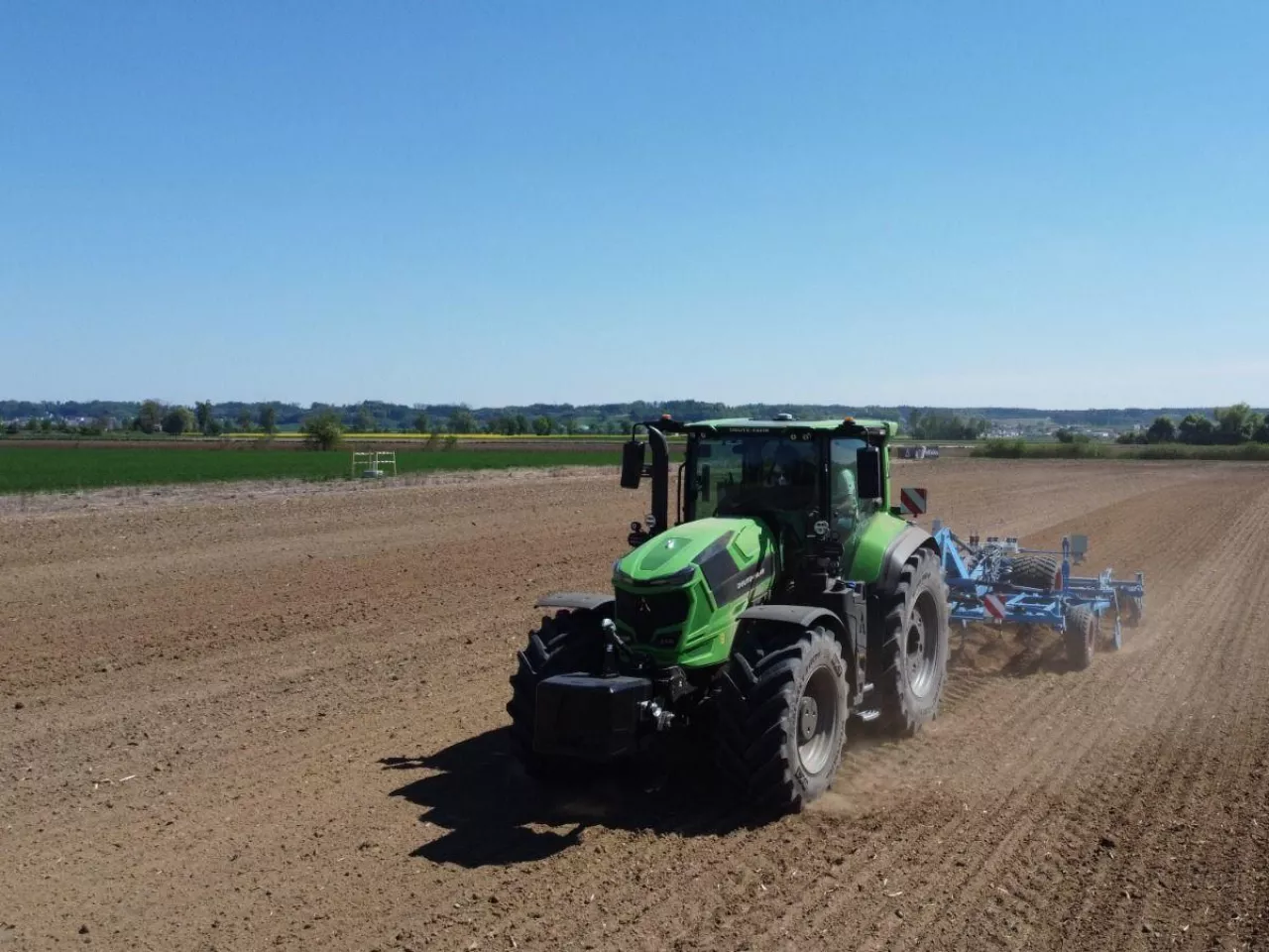 Deutz-Fahra 8 w polu