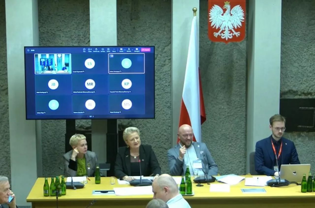 Ma hektar i dwie krowy, a zgarnia 30 ha. Rolnicy grzmią o patologii przy ziemi z KOWR