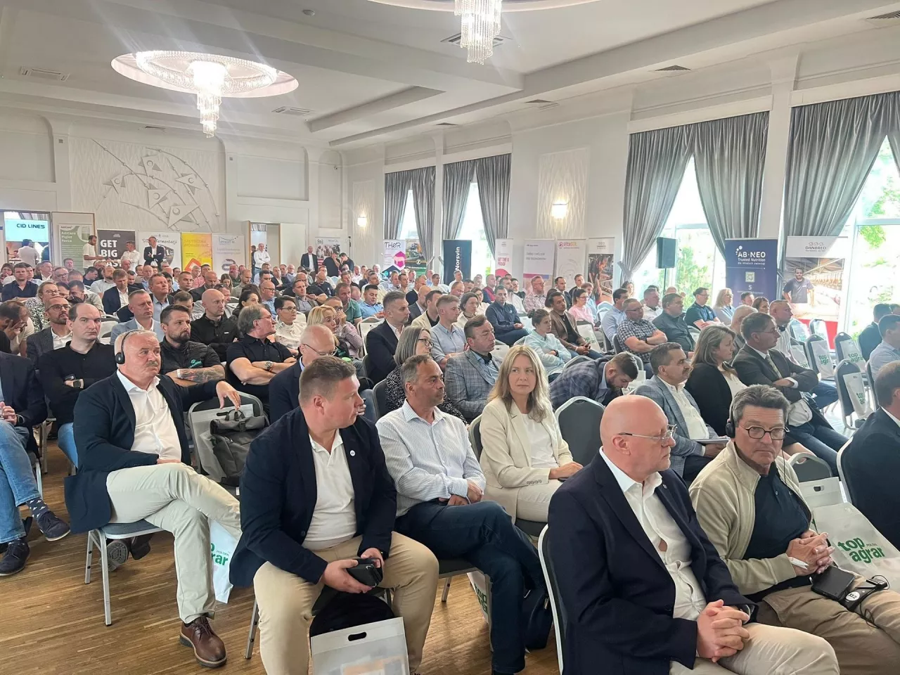 Nie czekaj, aż rynek Cię wyprzedzi. Forum Świnie pokaże, kto przetrwa w branży