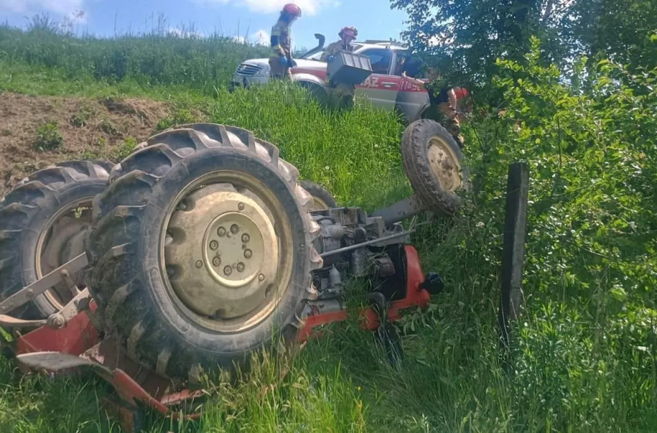 Wypadek na Podkarpaciu. 33-letni rolnik przygnieciony przez ciągnik rolniczy