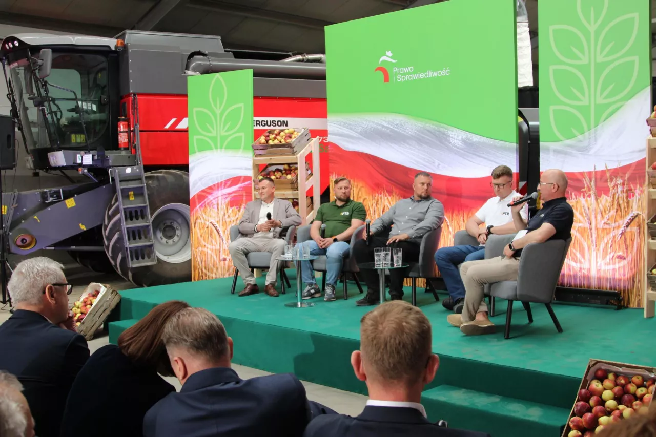 Podczas debaty pojawiła się ostra krytyka Zielonego Ładu, śladu węglowego oraz rozbudowanej biurokracji  
