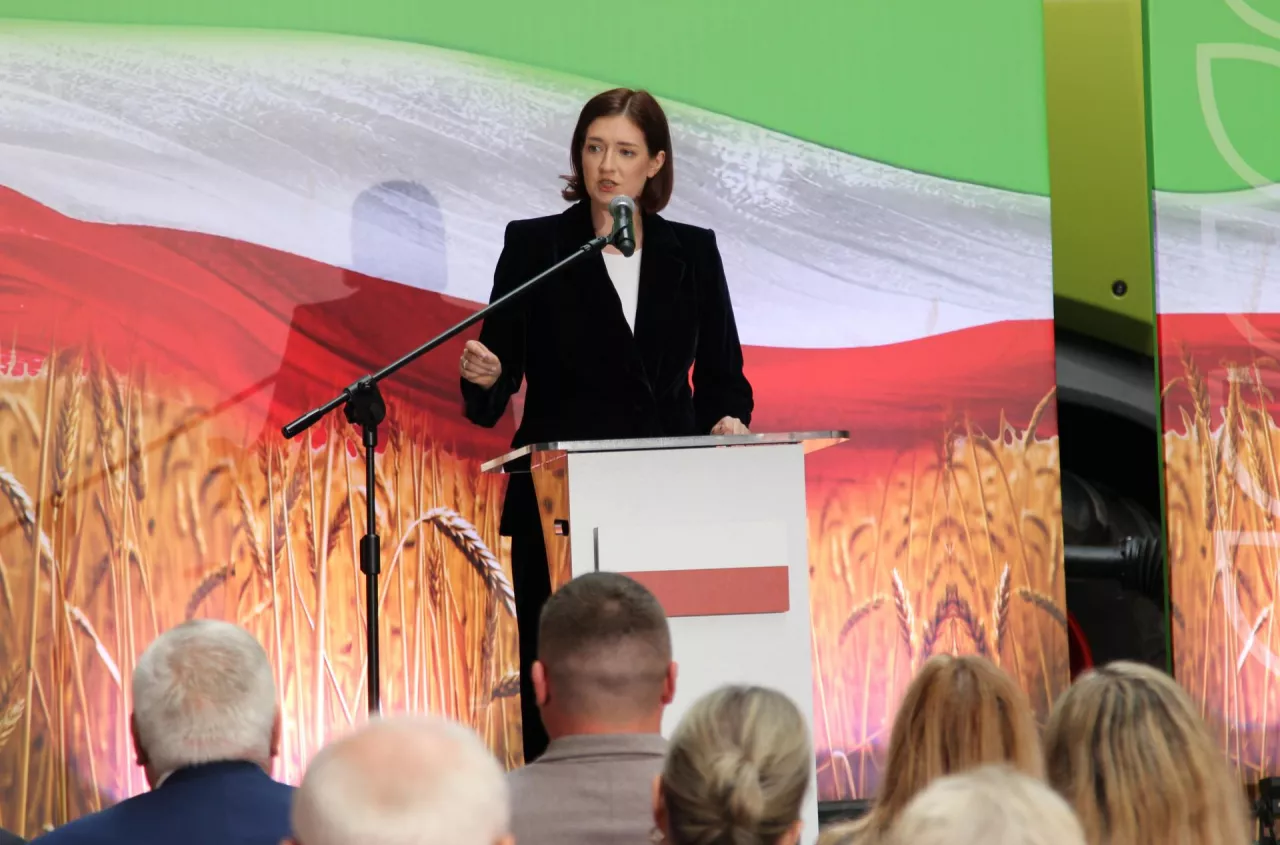 „Piątka dla zwierząt” wraca jak bumerang. PiS tłumaczy się rolnikom