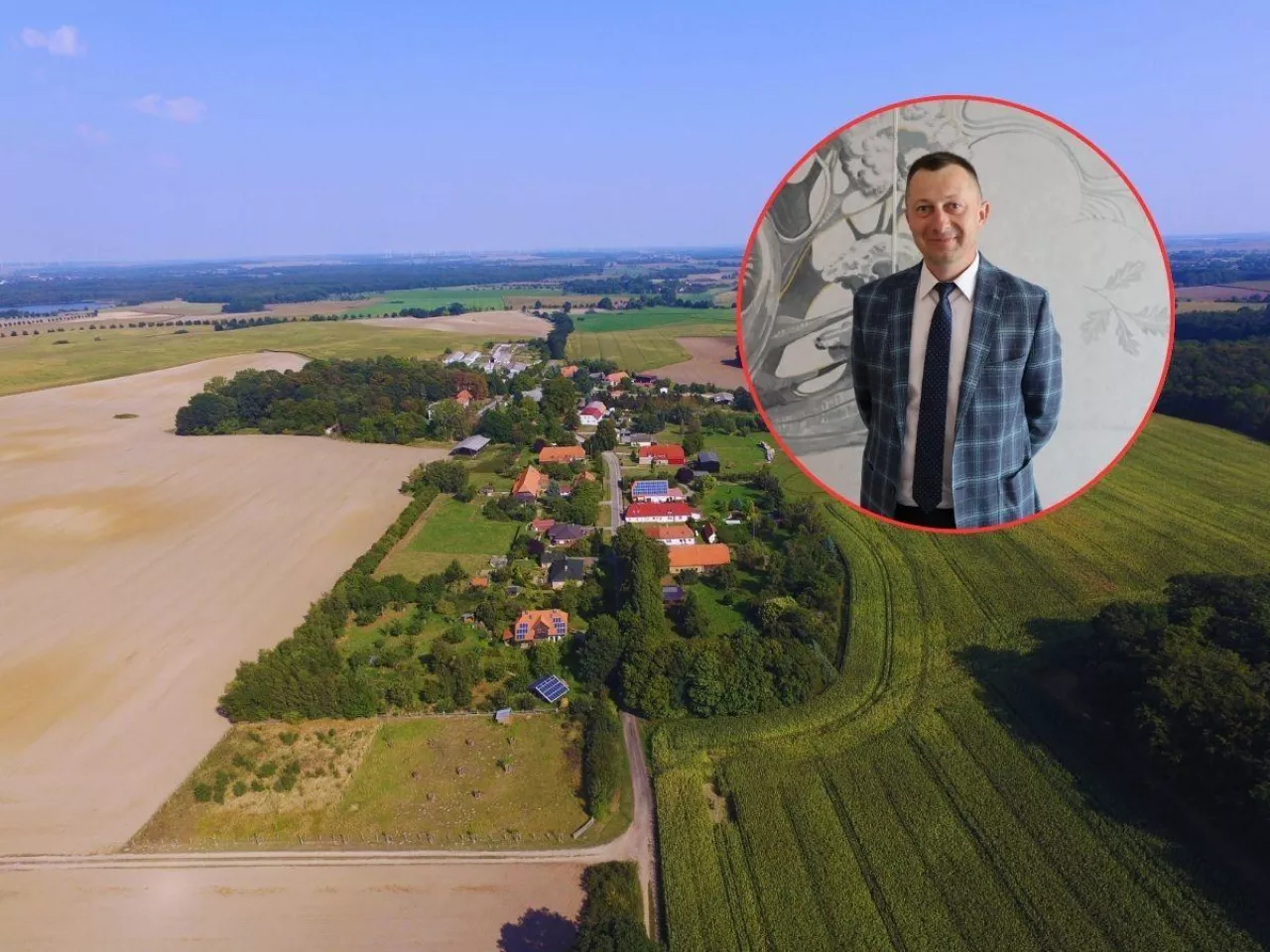 pola widok z lotu ptaka, w kółeczku twarz Sobczuka, prezesa Zamojskiego Towarzystwa Rolniczego