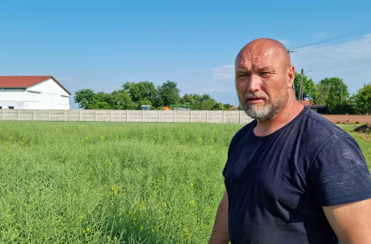 Ma 220 ha i od 20 lat pracuje na etacie. Powód zaskakuje