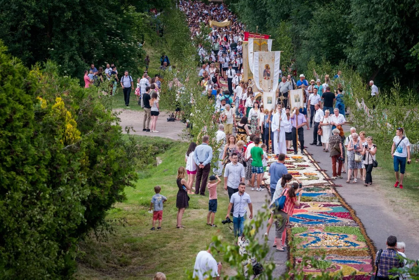 W Boże Ciało nie wolno było kosić ani prać. Czego bali się rolnicy?